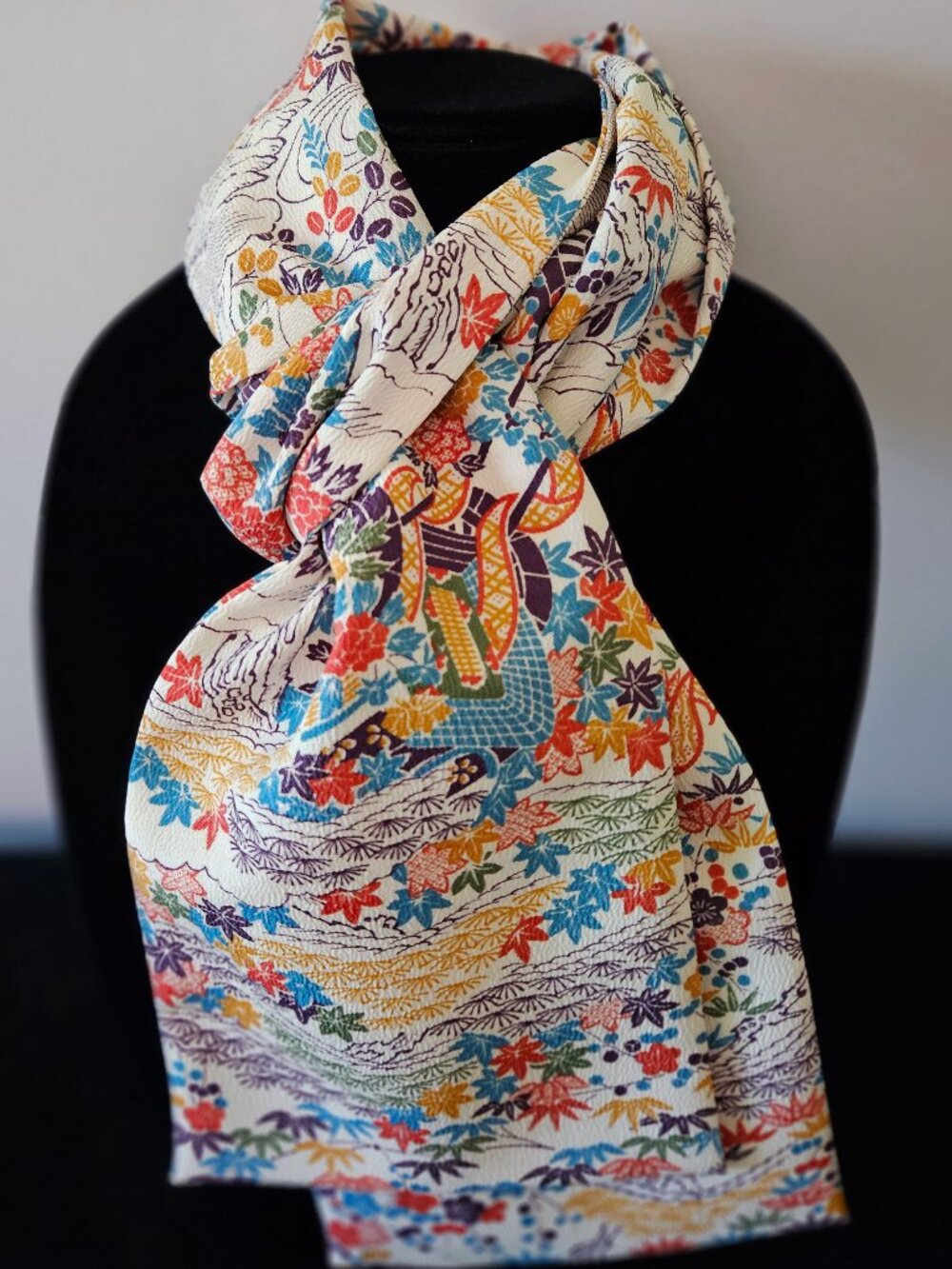 Japanese Kimono Scarf S5886 - Ivory Poly with Royal Carts